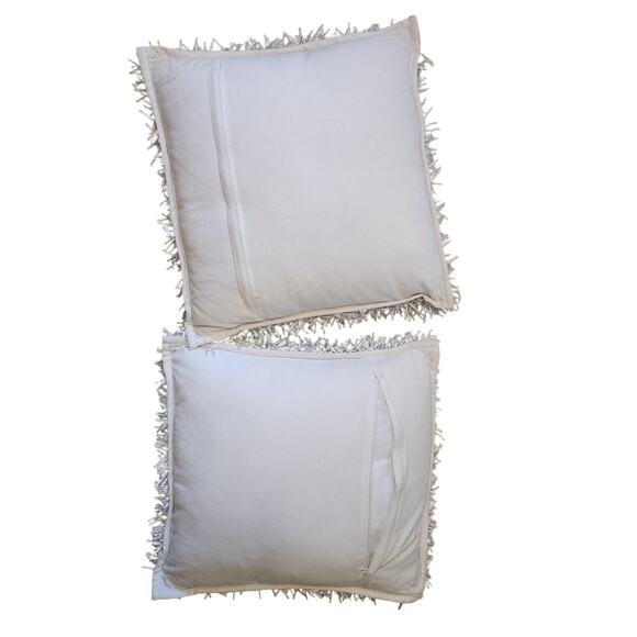 Set of 2 Shag like white pillows 19x19 - Picture 4 of 5
